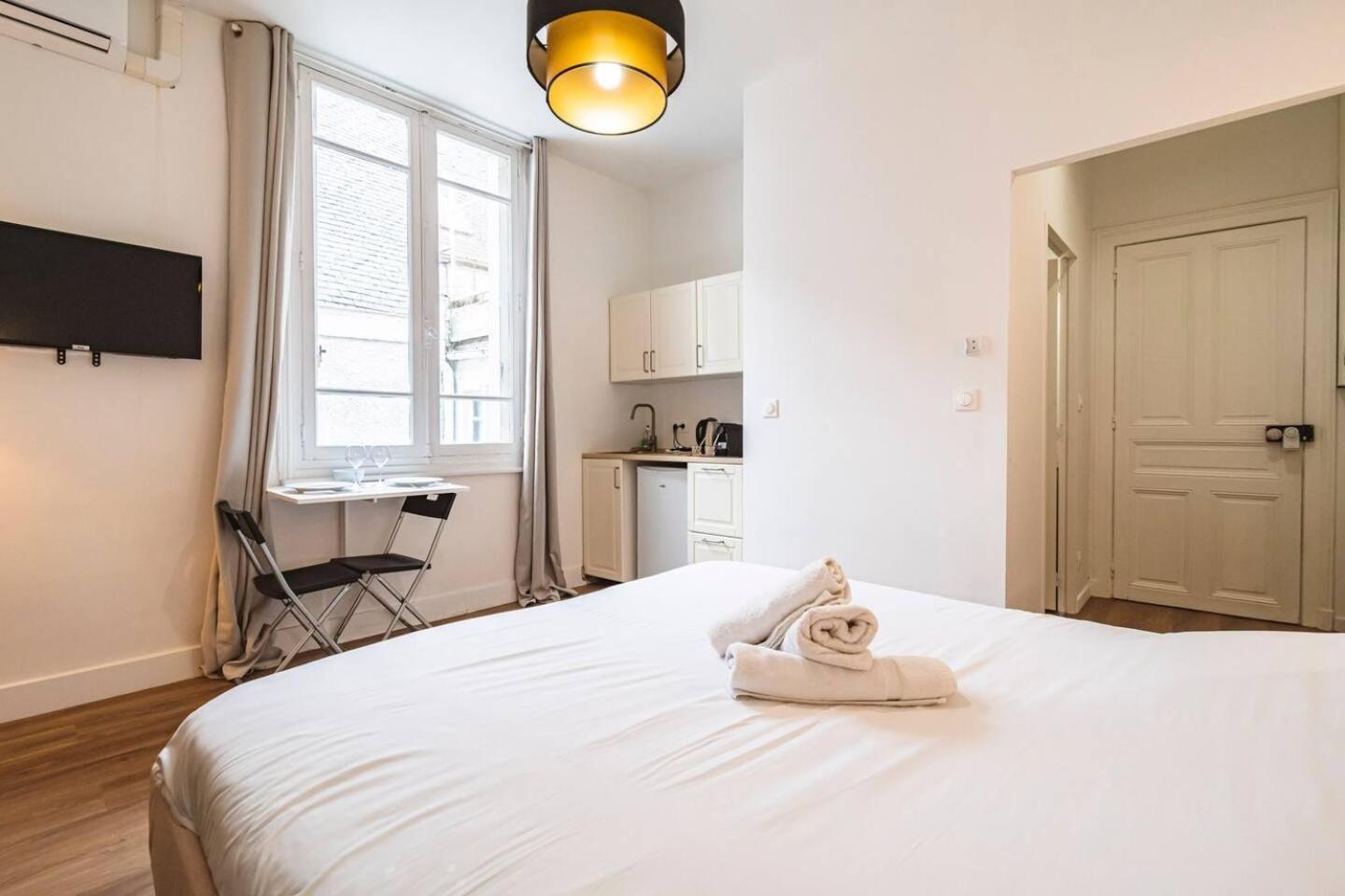 Pink, Appartement En Plein Coeur De Reims Exterior photo