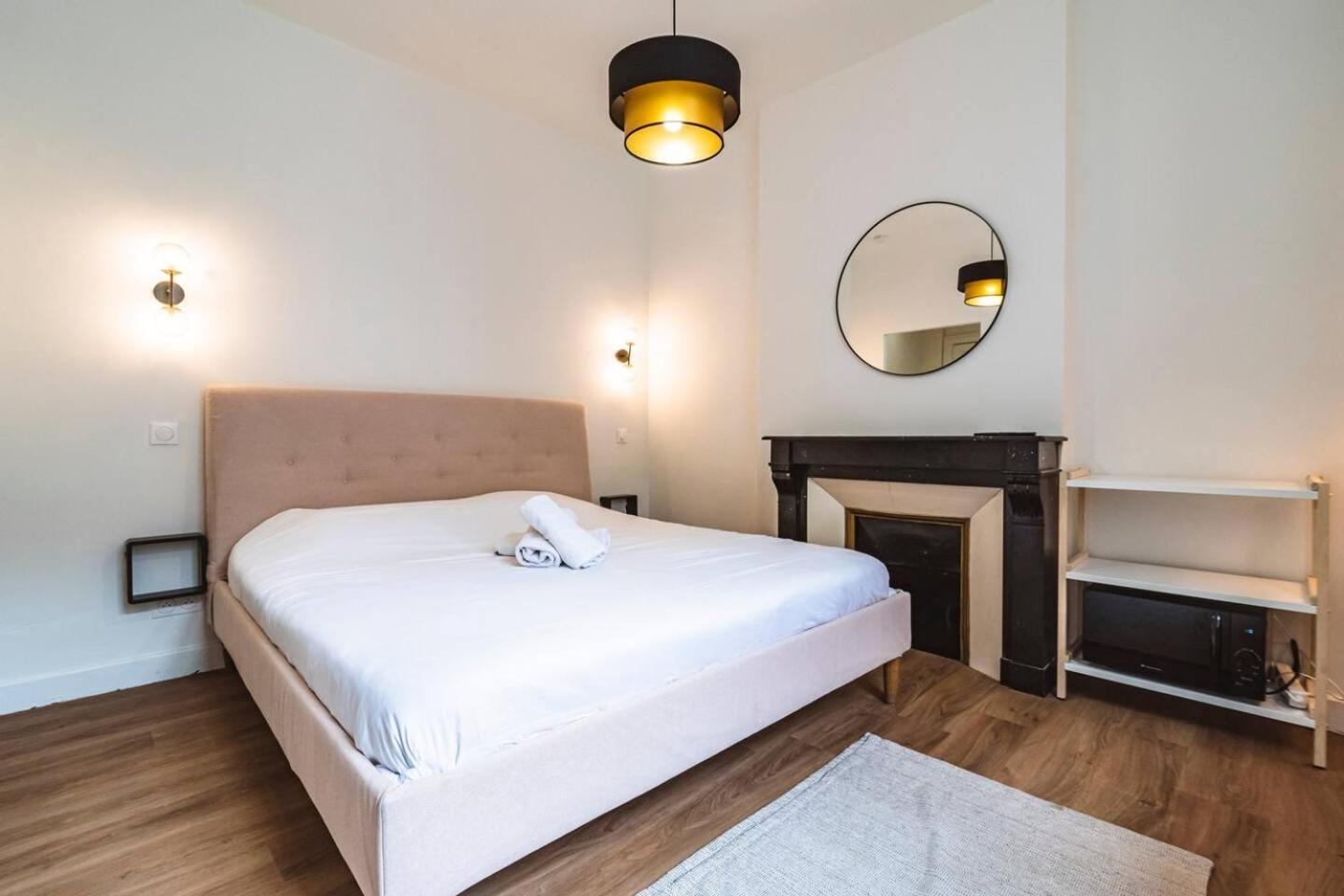 Pink, Appartement En Plein Coeur De Reims Exterior photo