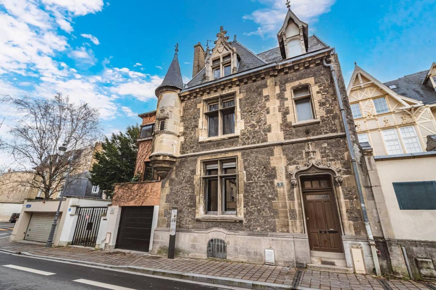 Pink, Appartement En Plein Coeur De Reims Exterior photo