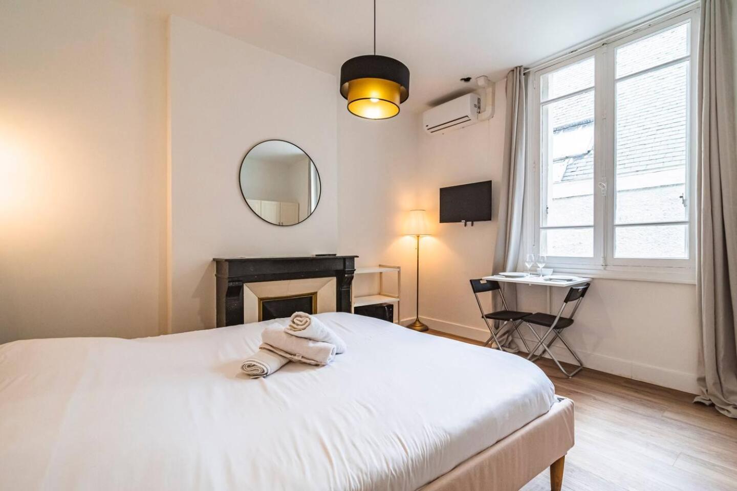 Pink, Appartement En Plein Coeur De Reims Exterior photo